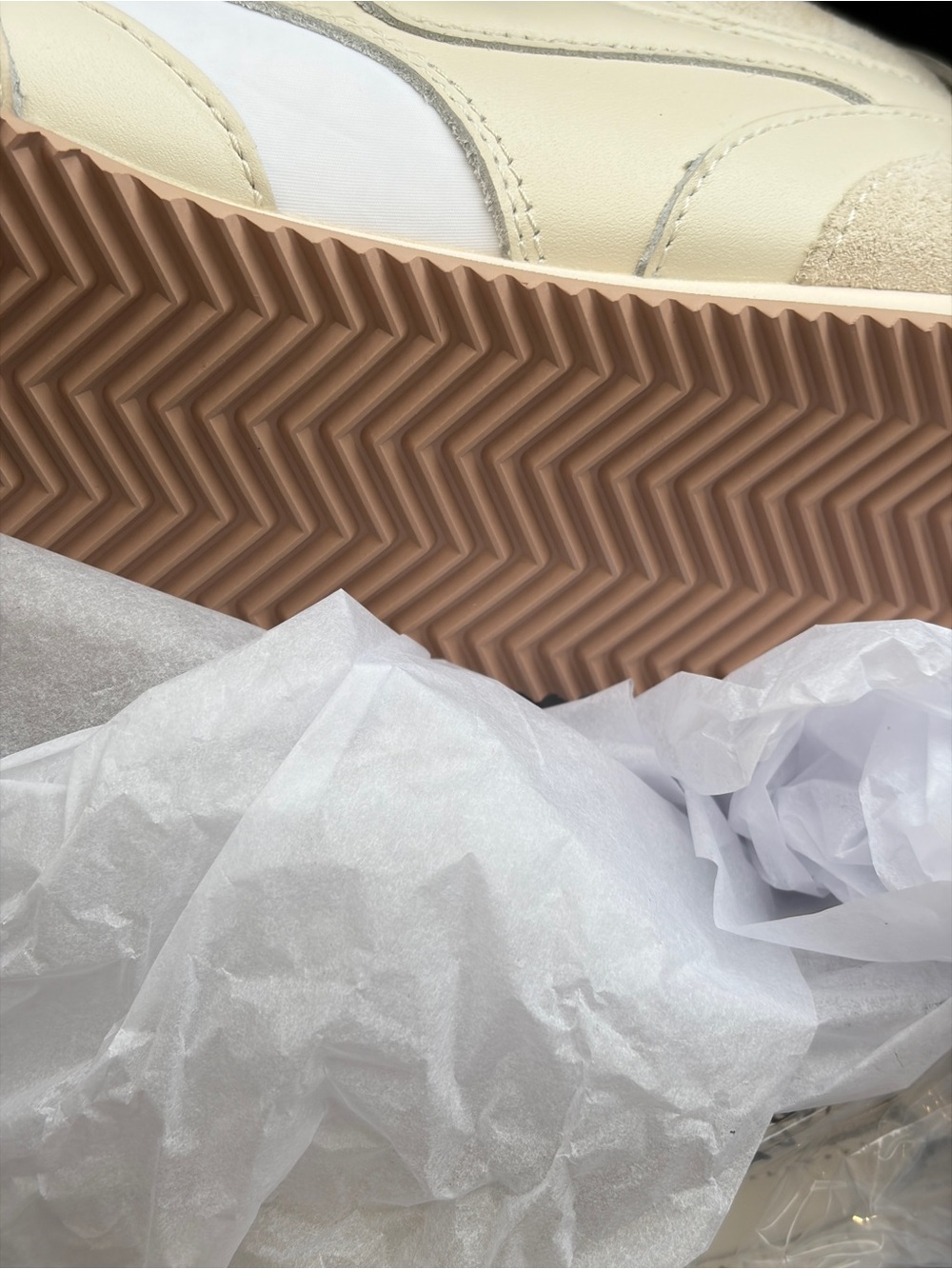 New in Box KURT BEAD SLIM RUNNER SNEAKER KURT GEIGER LONDON size 7.5 reg $258 - Picture 10 of 11